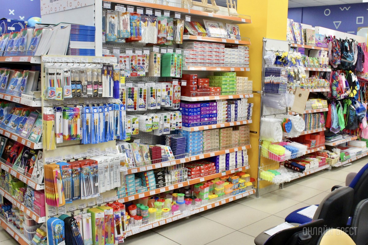 Если собираться в школу, то только в «Детском мире» на Советской в Бресте! Здесь есть все и даже больше, а также скидки, акции, рассрочка