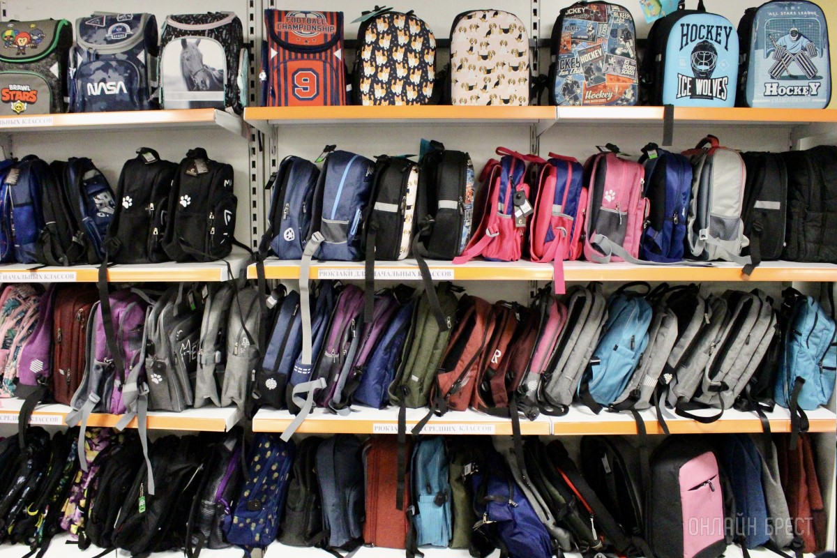 Если собираться в школу, то только в «Детском мире» на Советской в Бресте! Здесь есть все и даже больше, а также скидки, акции, рассрочка