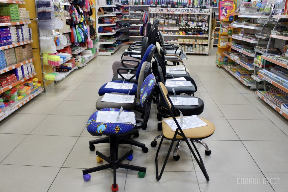 Если собираться в школу, то только в «Детском мире» на Советской в Бресте! Здесь есть все и даже больше, а также скидки, акции, рассрочка