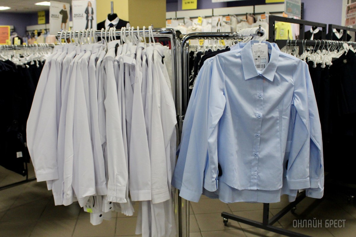 Если собираться в школу, то только в «Детском мире» на Советской в Бресте! Здесь есть все и даже больше, а также скидки, акции, рассрочка