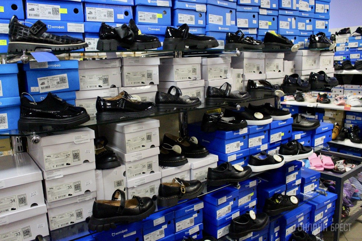 Если собираться в школу, то только в «Детском мире» на Советской в Бресте! Здесь есть все и даже больше, а также скидки, акции, рассрочка