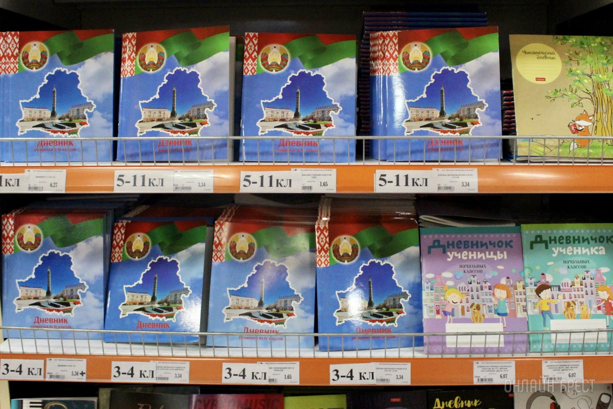 Если собираться в школу, то только в «Детском мире» на Советской в Бресте! Здесь есть все и даже больше, а также скидки, акции, рассрочка