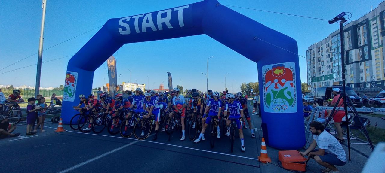 Первый этап мужской шоссейной велогонки «Тур Беларуси» стартовал в Бресте