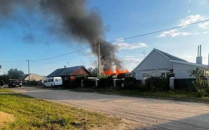 Пострадавший с ожогами, сгоревший автомобиль. Серьезный пожар произошел в Барановичах