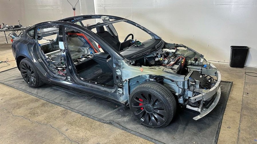 Ютубер полностью разобрал свою Tesla, чтобы узнать, насколько быстрее она поедет