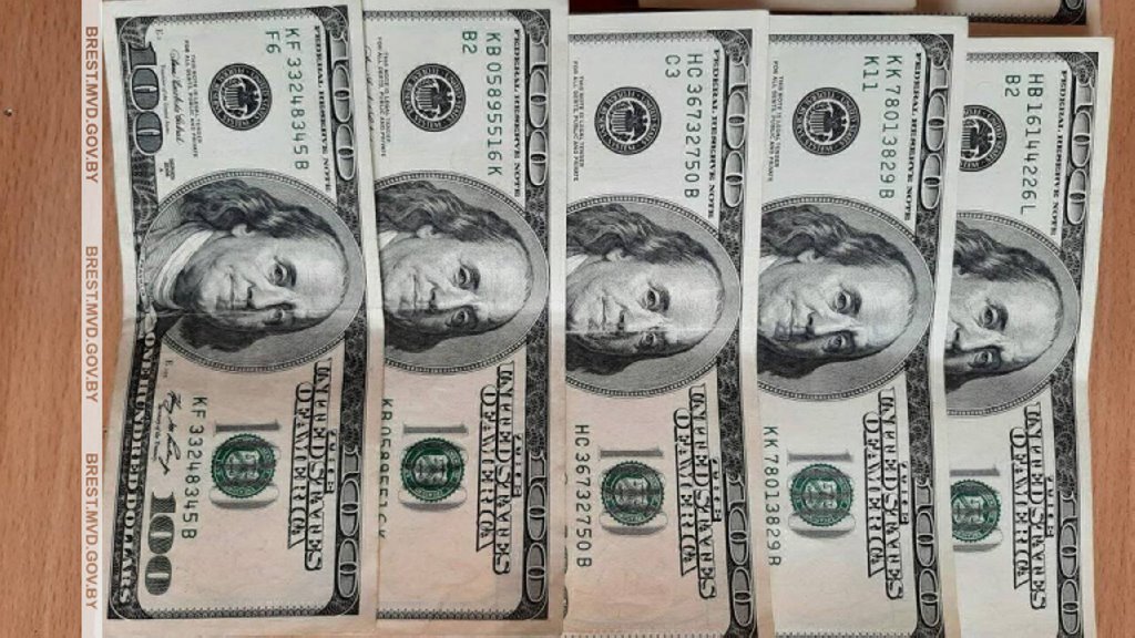 Жительница Барановичей обманула мать своего одноклассника