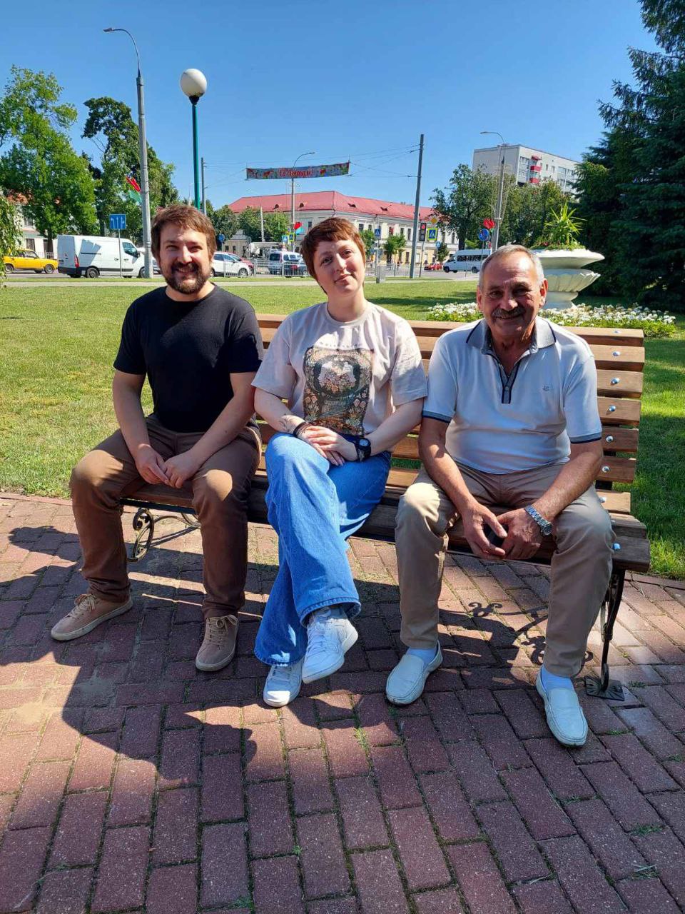 В Городском саду была установлена еще одна именная скамейка. Это 50- я именная скамья