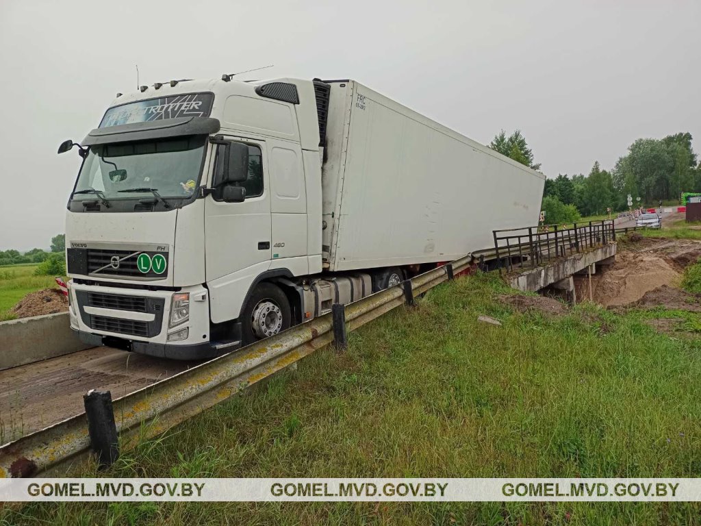 На Гомельщине обрушилось перекрытие моста