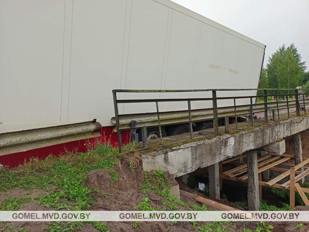 На Гомельщине обрушилось перекрытие моста