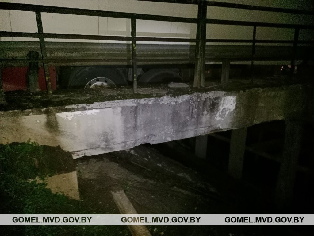На Гомельщине обрушилось перекрытие моста