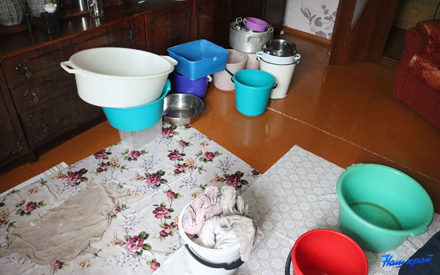 Во время ливня в квартире барановичанки случился потоп. Что происходит там сейчас?