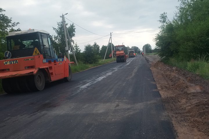 Асфальтируют дорогу из Клейников в Непли под Брестом