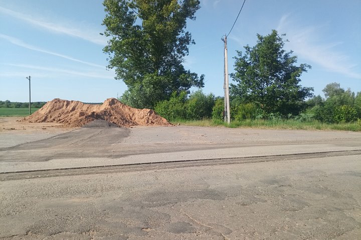 Асфальтируют дорогу из Клейников в Непли под Брестом