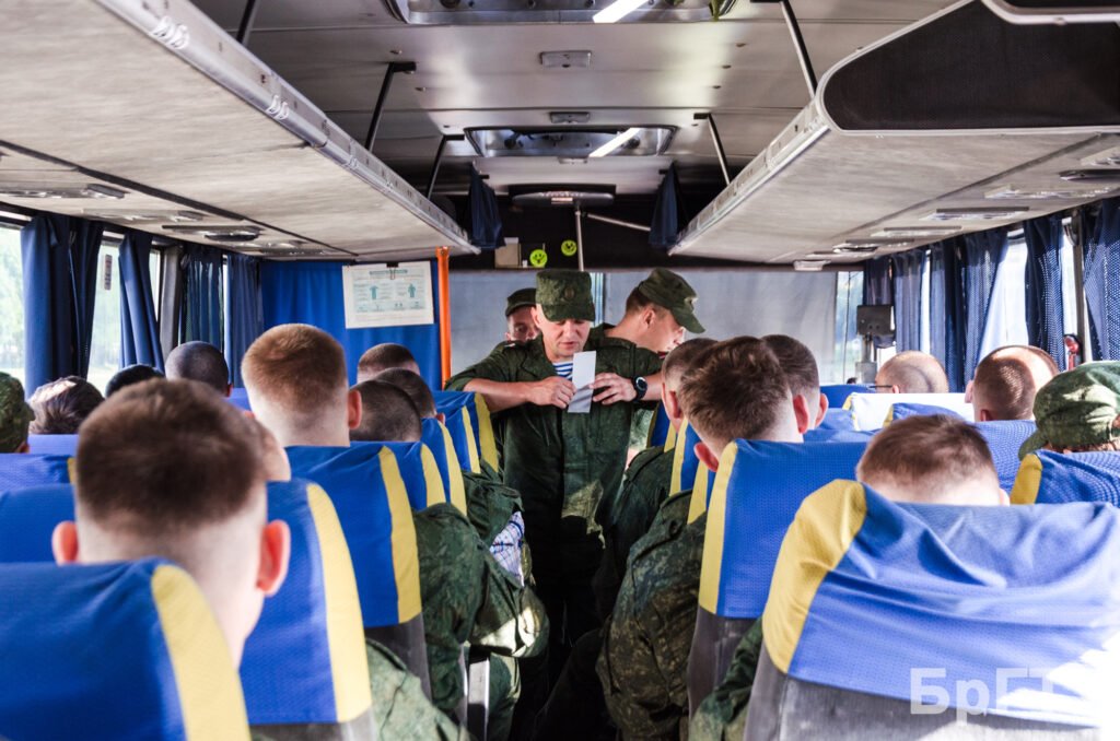 Первая итоговая практика на военной кафедре БрГТУ. Студенты отправились в воинскую часть для прохождения практики