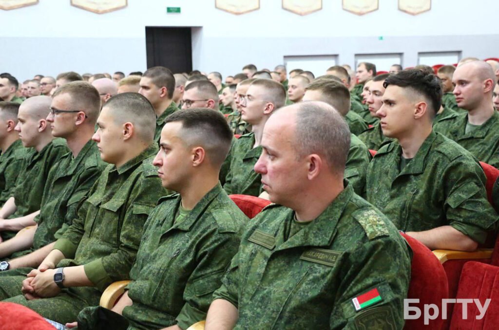 Первая итоговая практика на военной кафедре БрГТУ. Студенты отправились в воинскую часть для прохождения практики