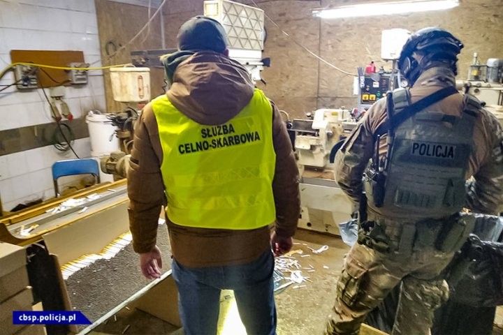 В Польше закрыли подпольную табачную фабрику, задержаны 9 белорусов