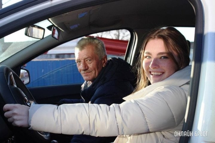 День открытых дверей: школьники в гостях у автошколы ДОСААФ в Бресте