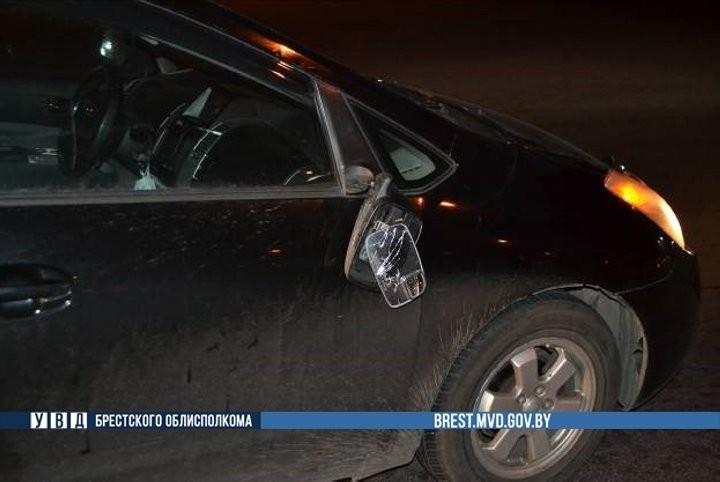 В Бресте автомобиль сбил пешехода, который шел на «красный»