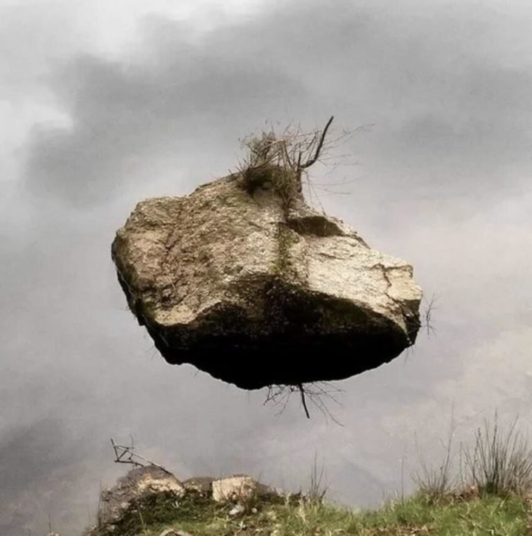 22 неоднозначные фотографии, о которые сам черт глаз сломит