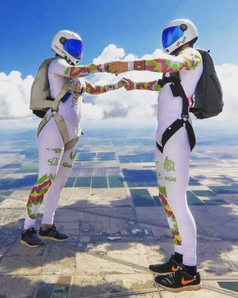 22 неоднозначные фотографии, о которые сам черт глаз сломит