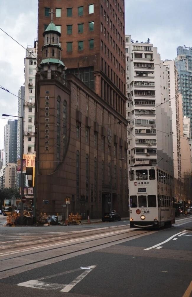 22 неоднозначные фотографии, о которые сам черт глаз сломит