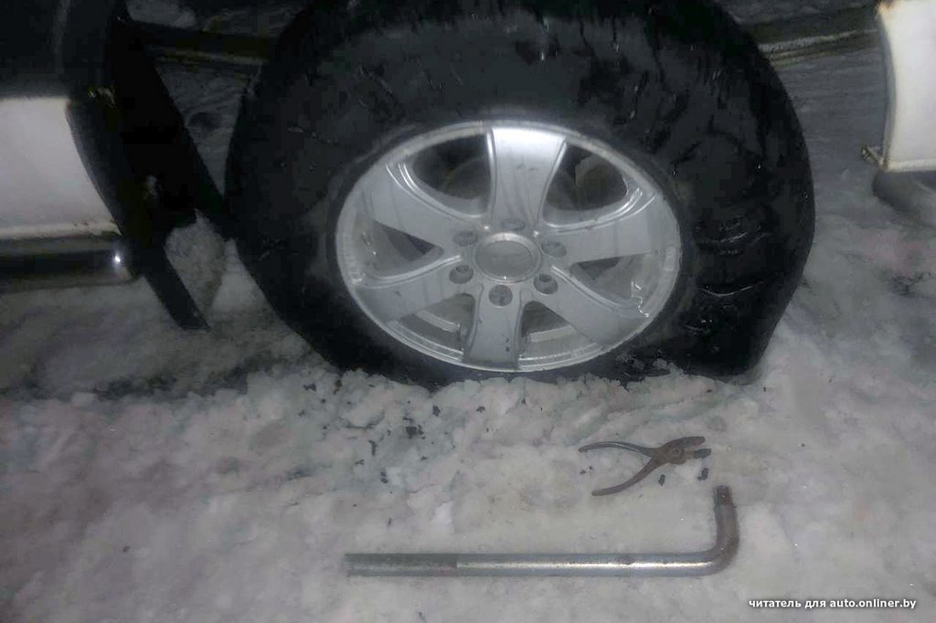 Два сообщения о разорванных колесах на М1. Однозначного мнения о причинах нет