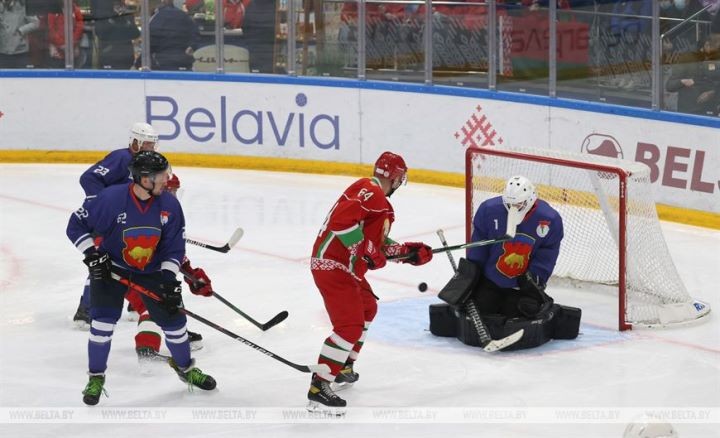 Хоккейная команда Президента выиграла у сборной Брестской области в матче любительского турнира