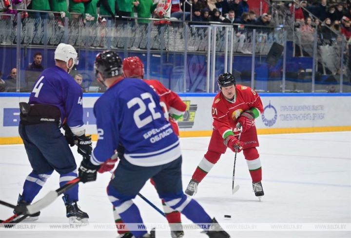 Хоккейная команда Президента выиграла у сборной Брестской области в матче любительского турнира