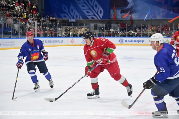 Хоккейная команда Президента выиграла у сборной Брестской области в матче любительского турнира