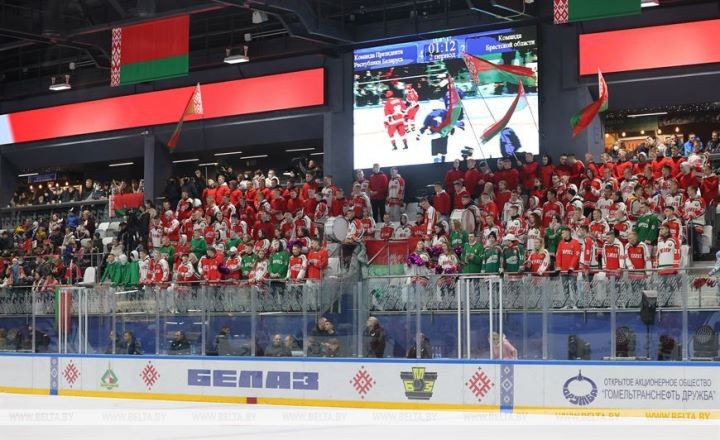 Хоккейная команда Президента выиграла у сборной Брестской области в матче любительского турнира