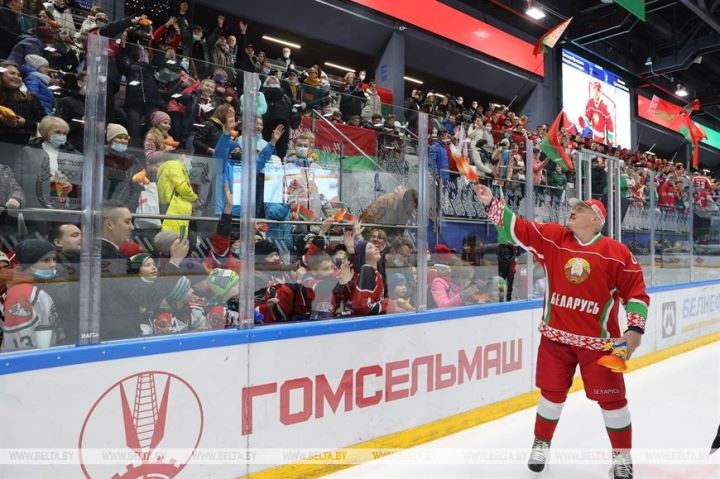 Хоккейная команда Президента выиграла у сборной Брестской области в матче любительского турнира