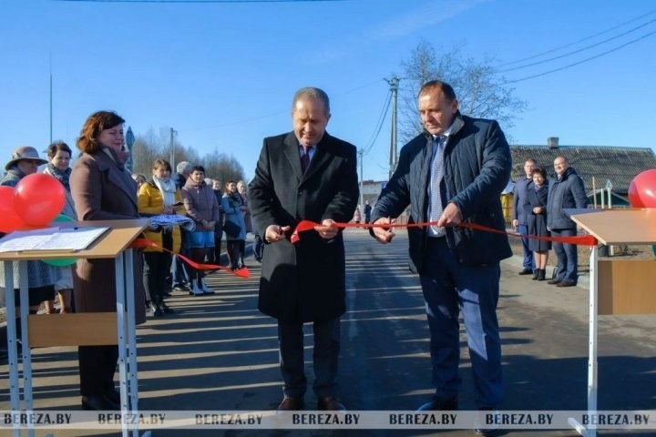 В Березе торжественно открыли автостоянку возле школы