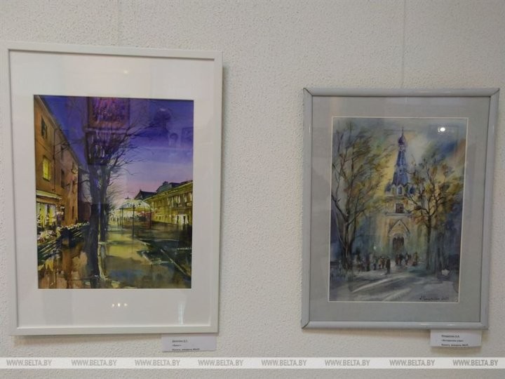 Художники-акварелисты представили свои работы в главном выставочном зале Бреста