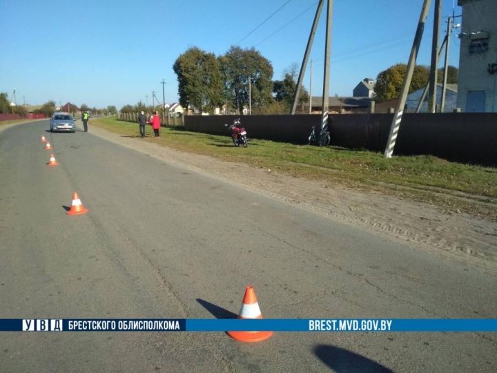 В Столинском районе произошел наезд мотоциклиста на 72-летнюю велосипедистку