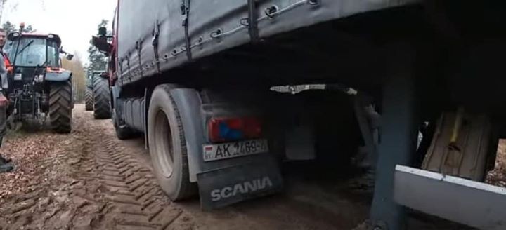 Белорусский дальнобойщик на двое суток застрял посреди леса в Польше