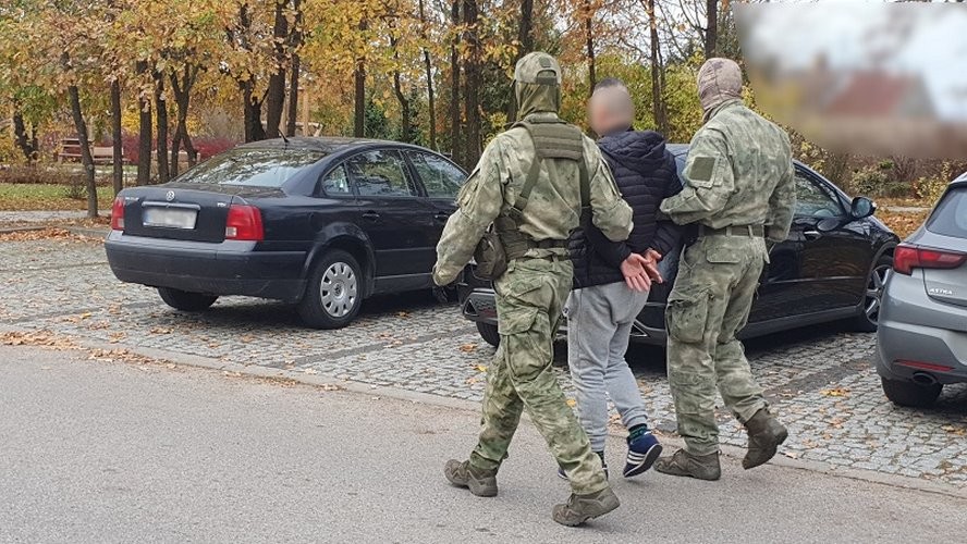 У границы на польской стороне контрабандиста останавливали со стрельбой и шипами