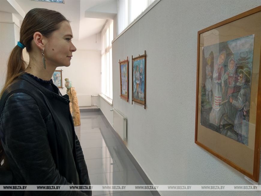 Выставку деревянной скульптуры к 80-летию народного мастера Ивана Супрунчика открыли в Бресте