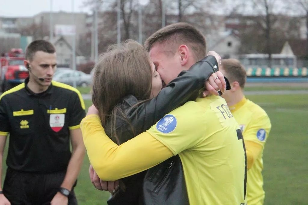 Предложение прямо на поле: чем закончилась футбольная история любви?