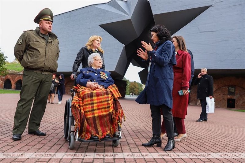 Единственная ныне живущая в мире женщина-штурман пикирующего бомбардировщика ПЕ-2 посещает Брест