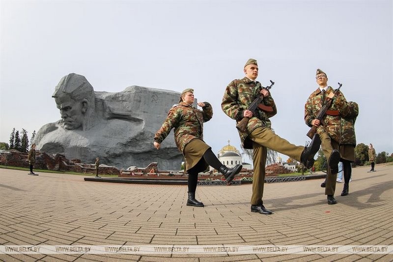 Единственная ныне живущая в мире женщина-штурман пикирующего бомбардировщика ПЕ-2 посещает Брест