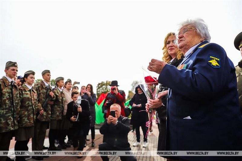 Единственная ныне живущая в мире женщина-штурман пикирующего бомбардировщика ПЕ-2 посещает Брест
