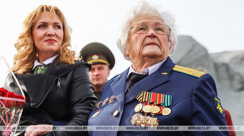 Единственная ныне живущая в мире женщина-штурман пикирующего бомбардировщика ПЕ-2 посещает Брест