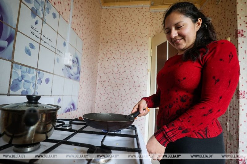 Через полмира в белорусскую глубинку: эквадорка стала ветврачом в Березовском районе