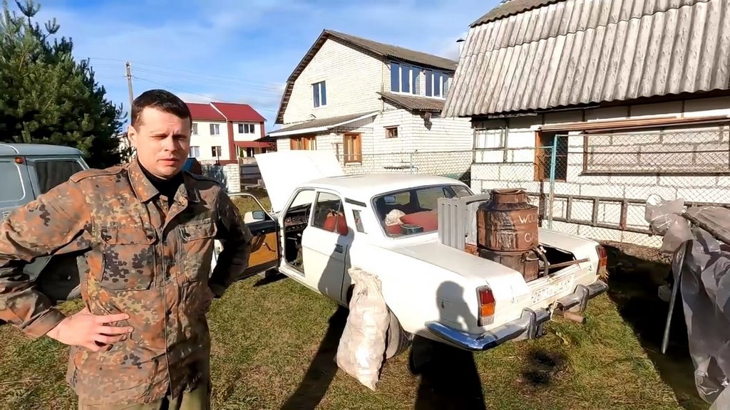 Белорус сделал Волгу НА ДРОВАХ: полтора мешка на 100 км. Тест-драйв