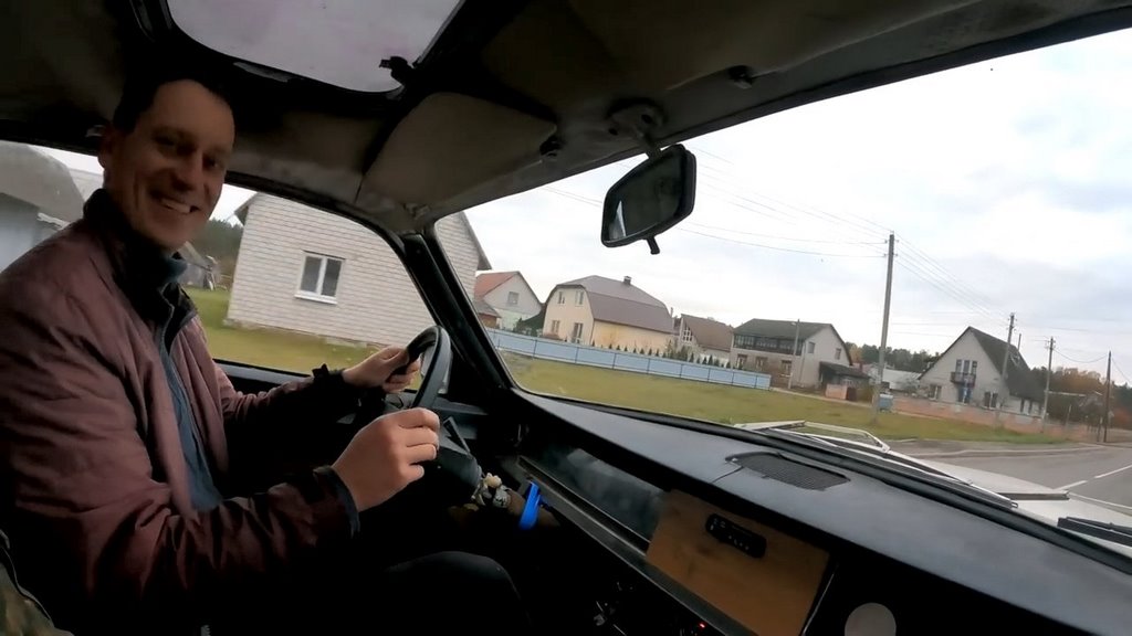 Белорус сделал Волгу НА ДРОВАХ: полтора мешка на 100 км. Тест-драйв