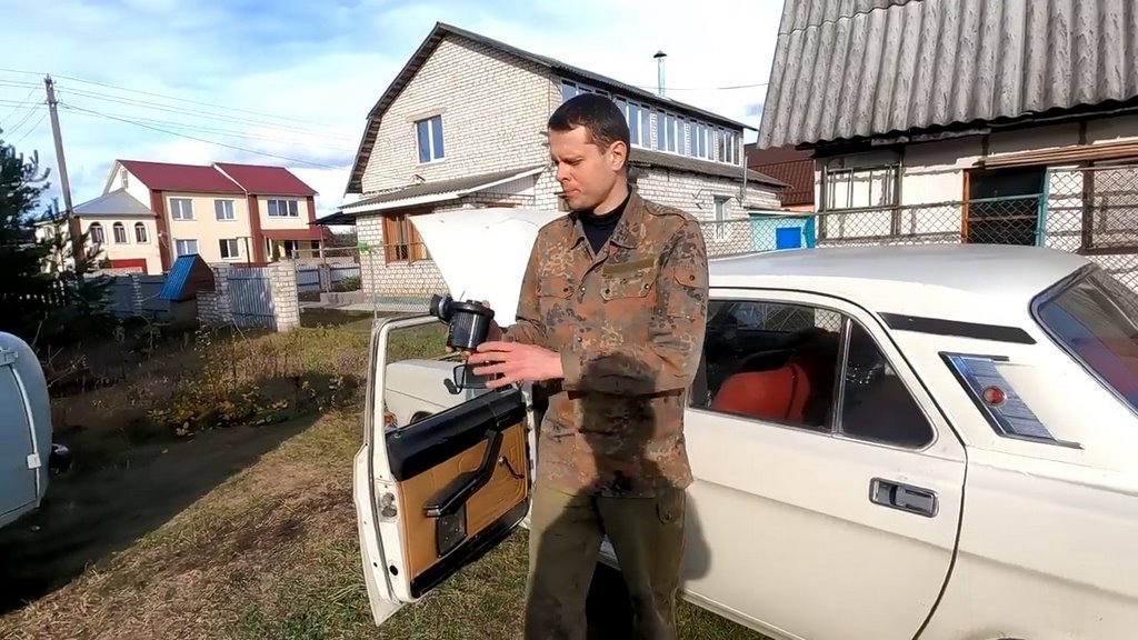 Белорус сделал Волгу НА ДРОВАХ: полтора мешка на 100 км. Тест-драйв