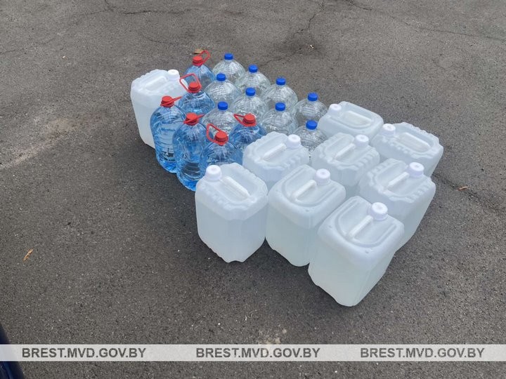 Большая партия спиртосодержащей жидкости обнаружена на даче у брестчанина