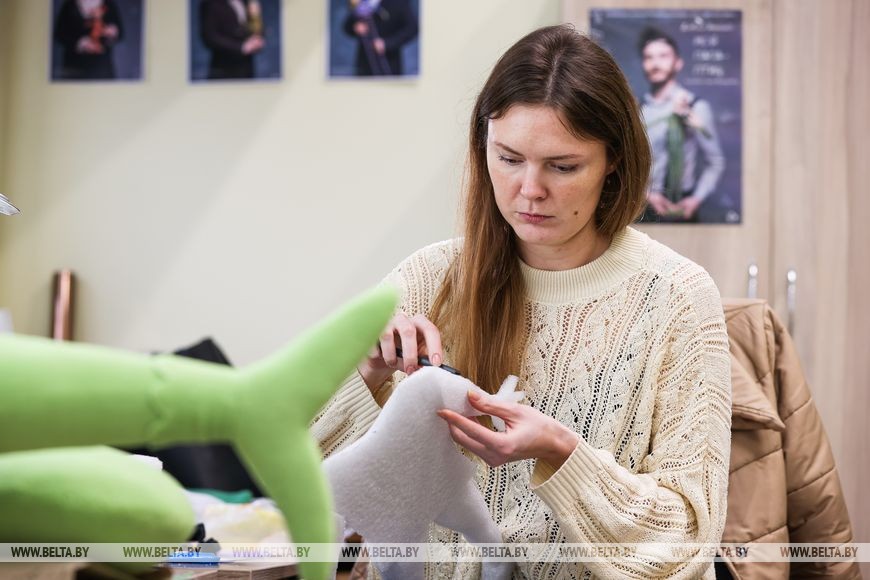Репортаж о премьере по Леонардо да Винчи и сюрпризах юбилейного сезона в Брестском театре кукол