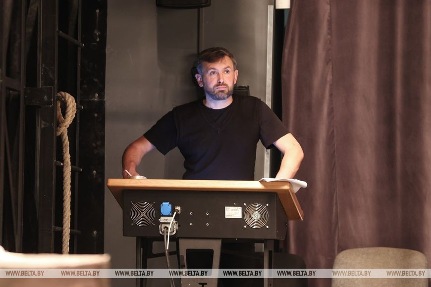 Репортаж о премьере по Леонардо да Винчи и сюрпризах юбилейного сезона в Брестском театре кукол