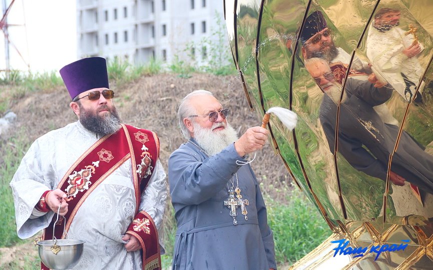 На храме Святой Валентины Минской в Барановичах водрузили центральный купол